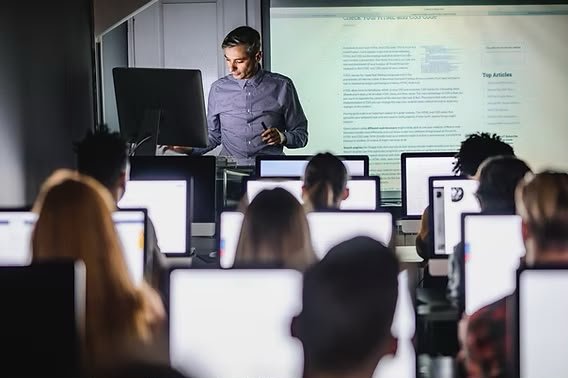 IA na educação pública: novas regras do CNE ampliam debate sobre capacitação de professores no Ceará e no Brasil